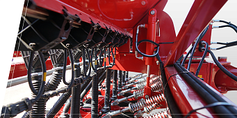 AKTYVI HIDRAULINĖ GILINIMO SISTEMA